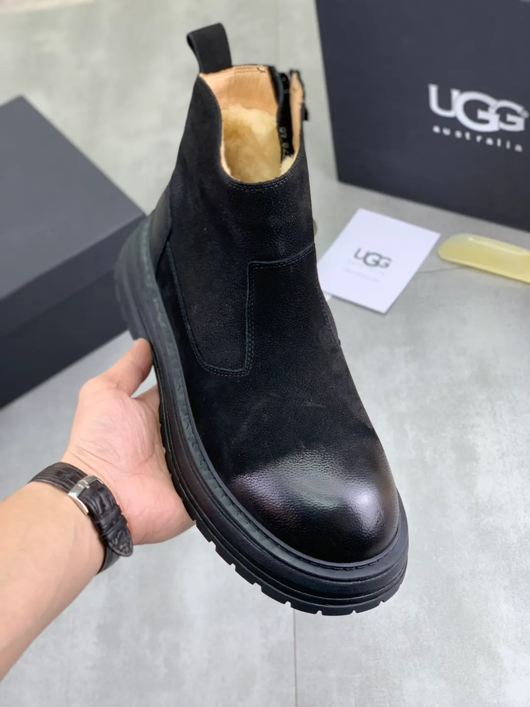Men's men's shoes 💰P660 New arrival 🆕🆕🆕 IUGGI Men's British retro Martin boots Winter new men's outdoor hiking boots First layer of cowhide on the outside and wool on the inside Comfortable and warm Rubber sole sole Non-slip and firm Trendy and fashionable Casual and versatile Size: 38-44 (45 customized) Color: three colors